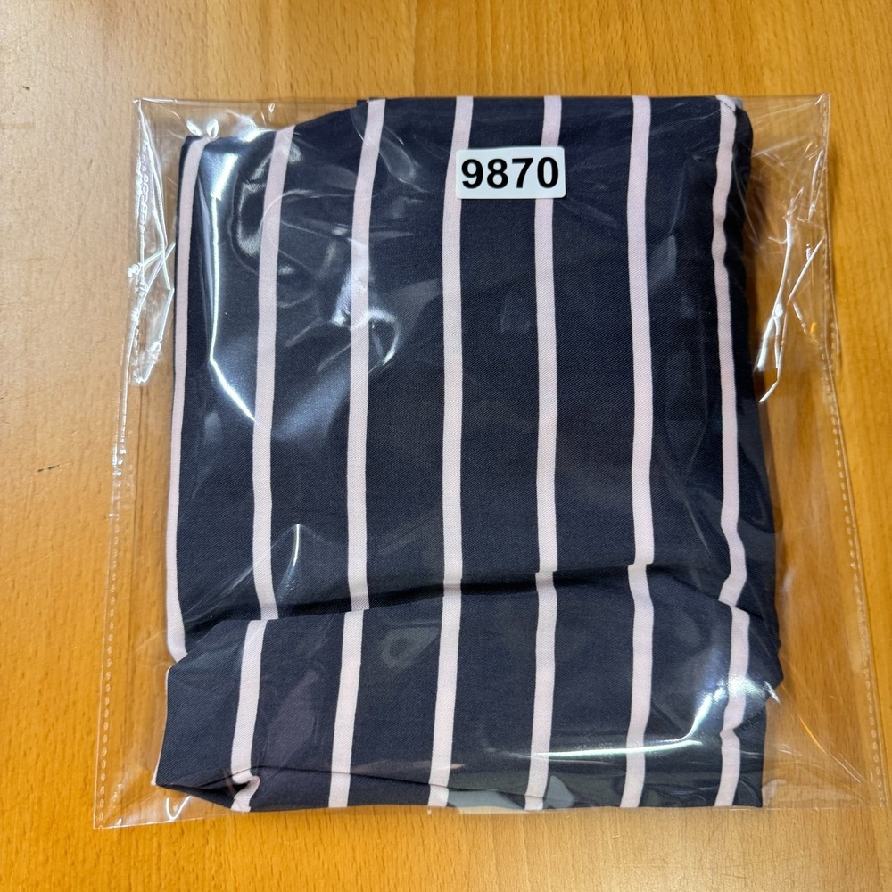 Torrid Women's Top Size 00 Gray White Stripe V Neck Tunic Short Sleeve Plus - Picture 9 of 9